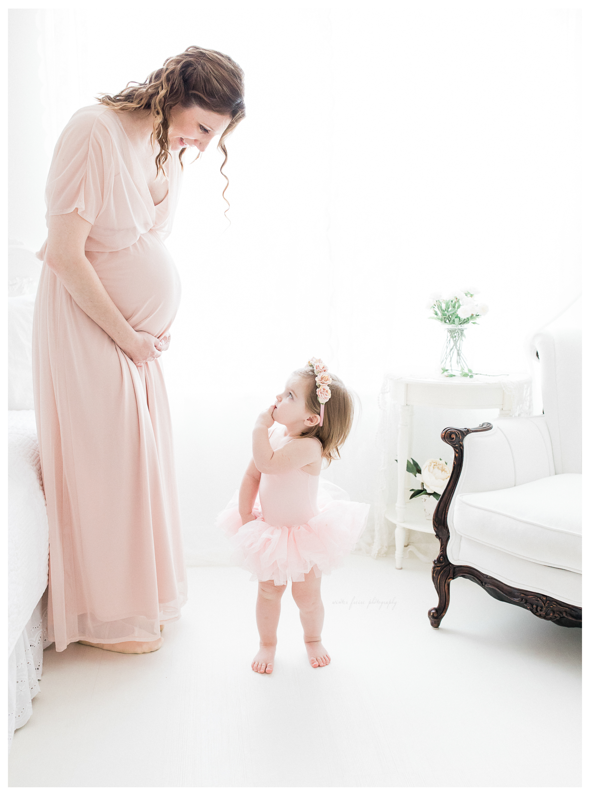 Winter Freire Photography | Dayton, Ohio Photography | Dayton, Ohio Maternity Photographer | Maternity Photography | Fine Art Photography | Lifestyle Maternity Session | Elegant Timeless Organic Portraits | Maternity Session | Motherhood