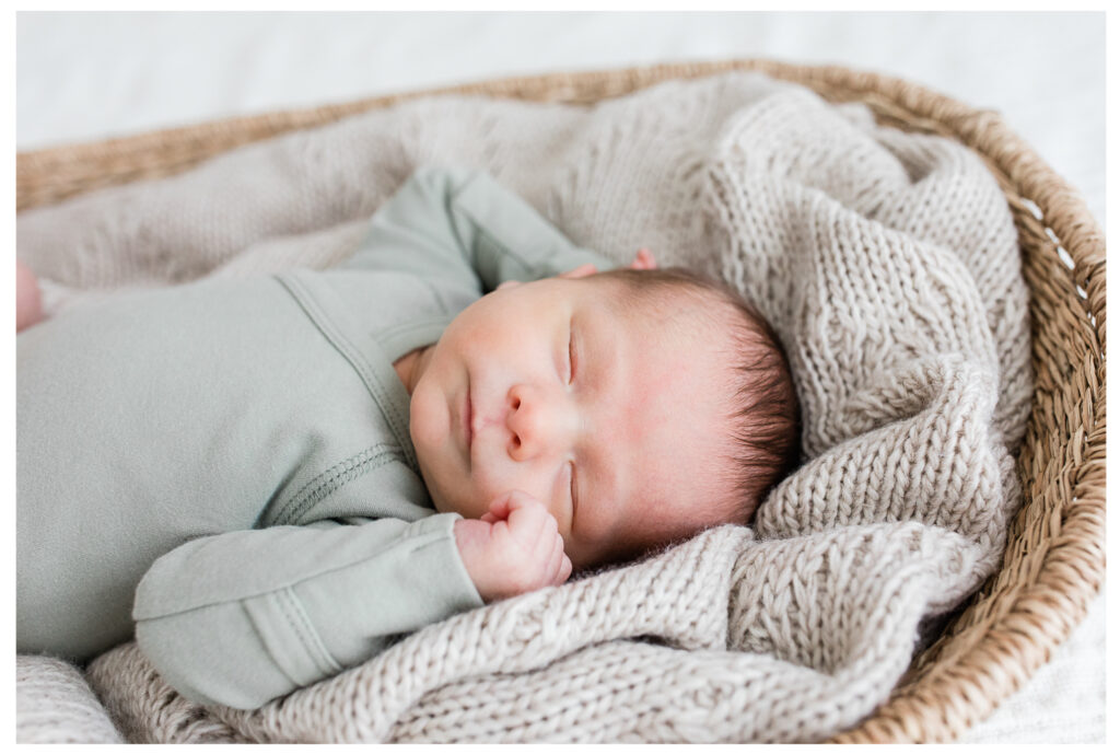 Winter Freire Photography | Dayton, Ohio Photography | Dayton, Ohio Newborn Photographer | Newborn Photography | Fine Art Photography | Lifestyle Sibling Newborn Session | Sweet Pure Organic Portraits