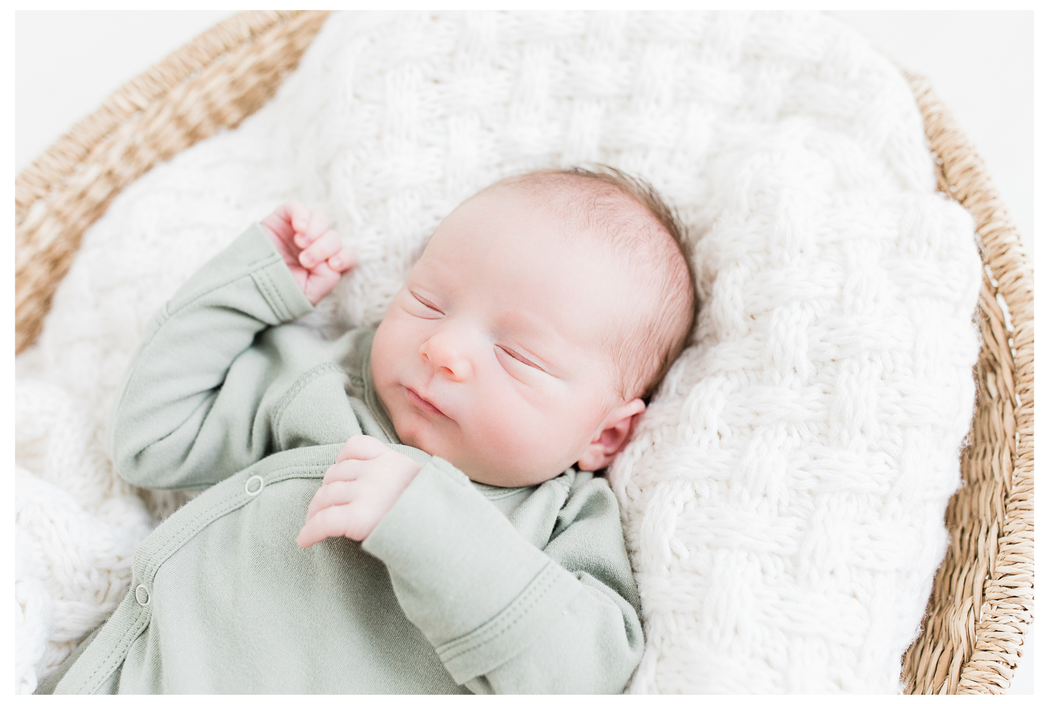 Winter Freire Photography | Dayton, Ohio Photography | Dayton, Ohio Newborn Photographer | Newborn Photography | Fine Art Photography | Lifestyle Newborn Session | Sweet Pure Organic Portraits | Family Newborn Session | Newborn Baby Basket Portraits