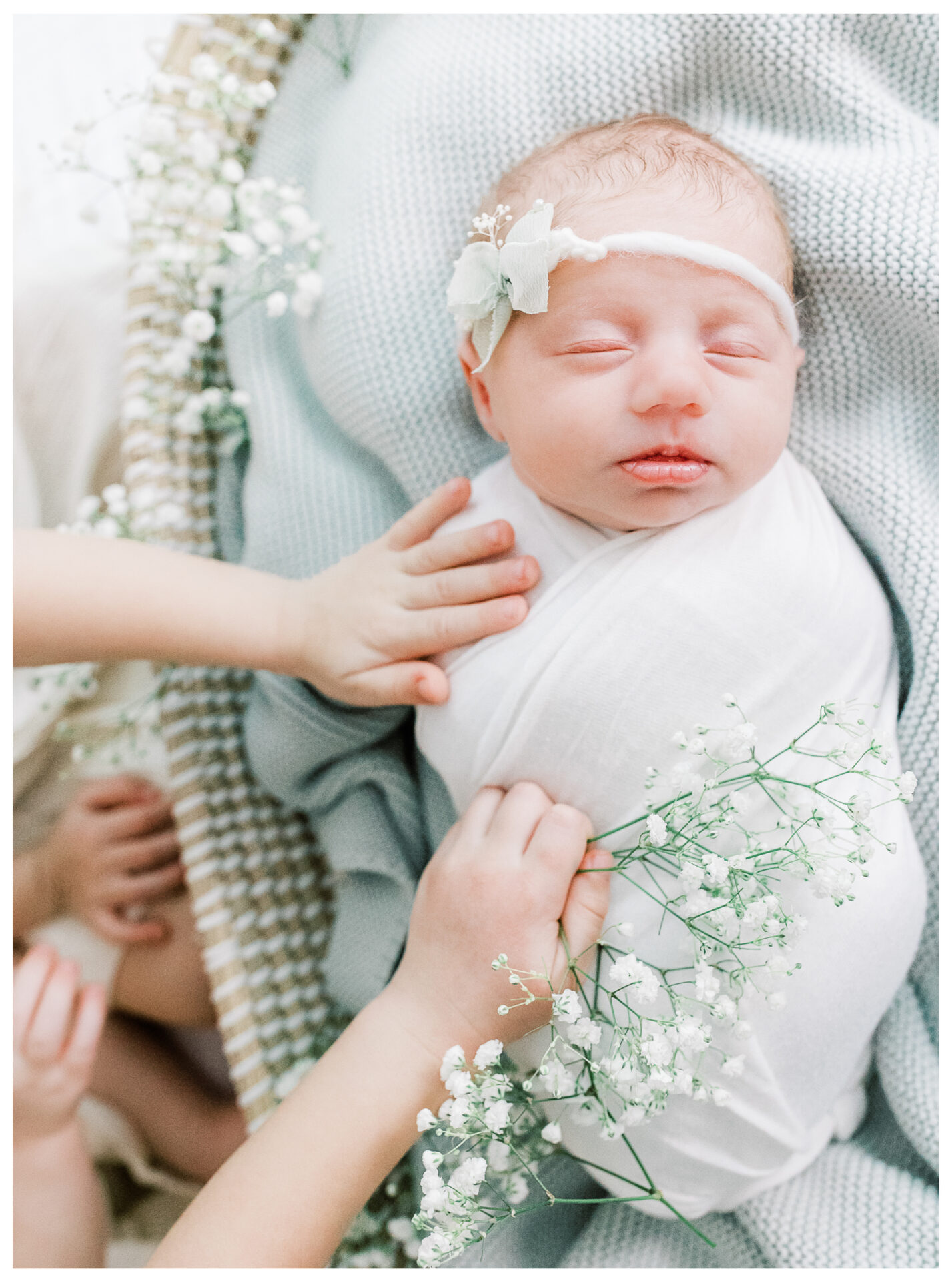 Winter Freire Photography | Newborn Studio Session | Organic Timeless Elegant lifestyle newborn session with family | Cincinnati, Dayton, Columbus Ohio and surrounding areas