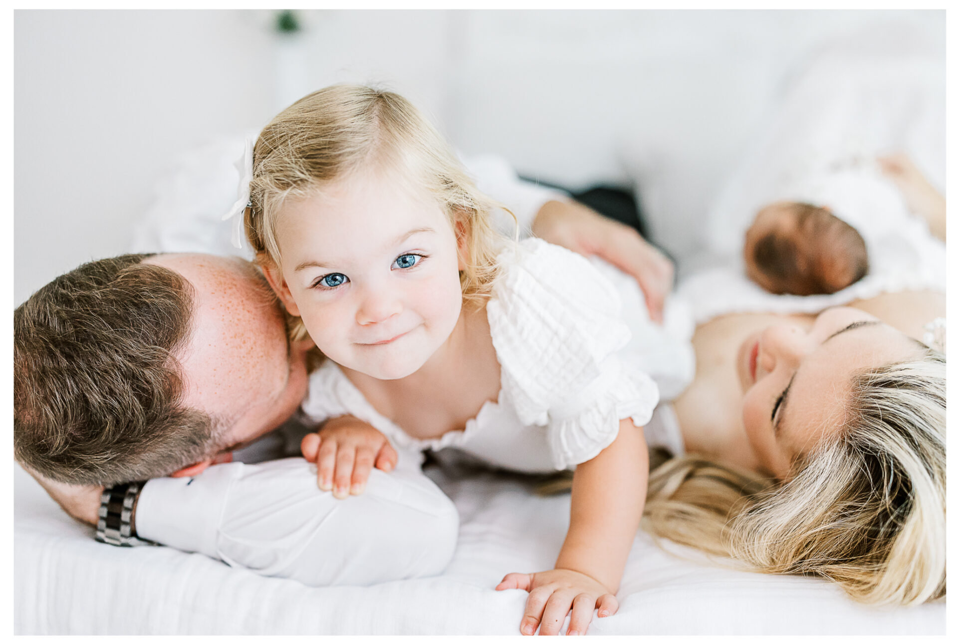 Winter Freire Photography | Dayton, Ohio Newborn Session | Family snuggling together on a bed